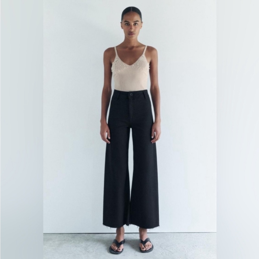 Zara the marine pant black size 6, a flattering fit! Great condition!!